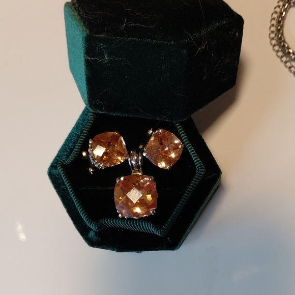 Jewelry - Champagne Stud Earrings and Pendant Set - Champagne